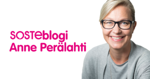Kasvokuvassa hymyilee Anne Perälahti, vieressä lukee hänen nimensä ja sana SOSTEblogi.