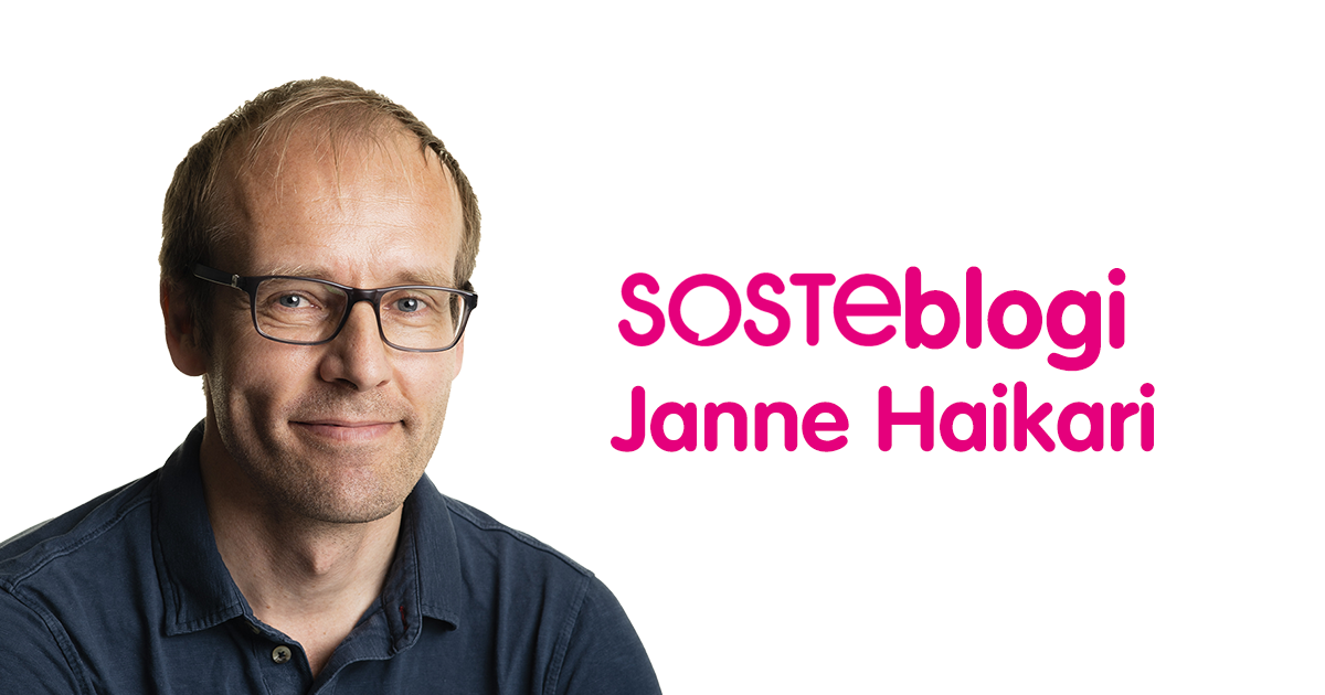 Janne Haikari katsoo rintakuvassa hymyillen kameraan, vieressä lukee hänen nimensä ja sana SOSTEblogi.