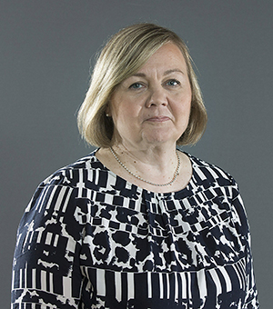 Rintakuvassa Anne Ylönen