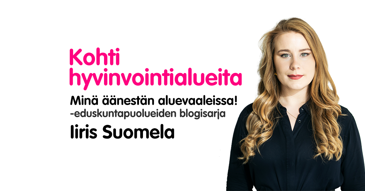 Kuvassa hymyilee Iiris Suomela, vieressä lukee Kohti hyvinvointialueita, minä äänestän aluevaaleissa, eduskuntapuolueiden blogisarja.