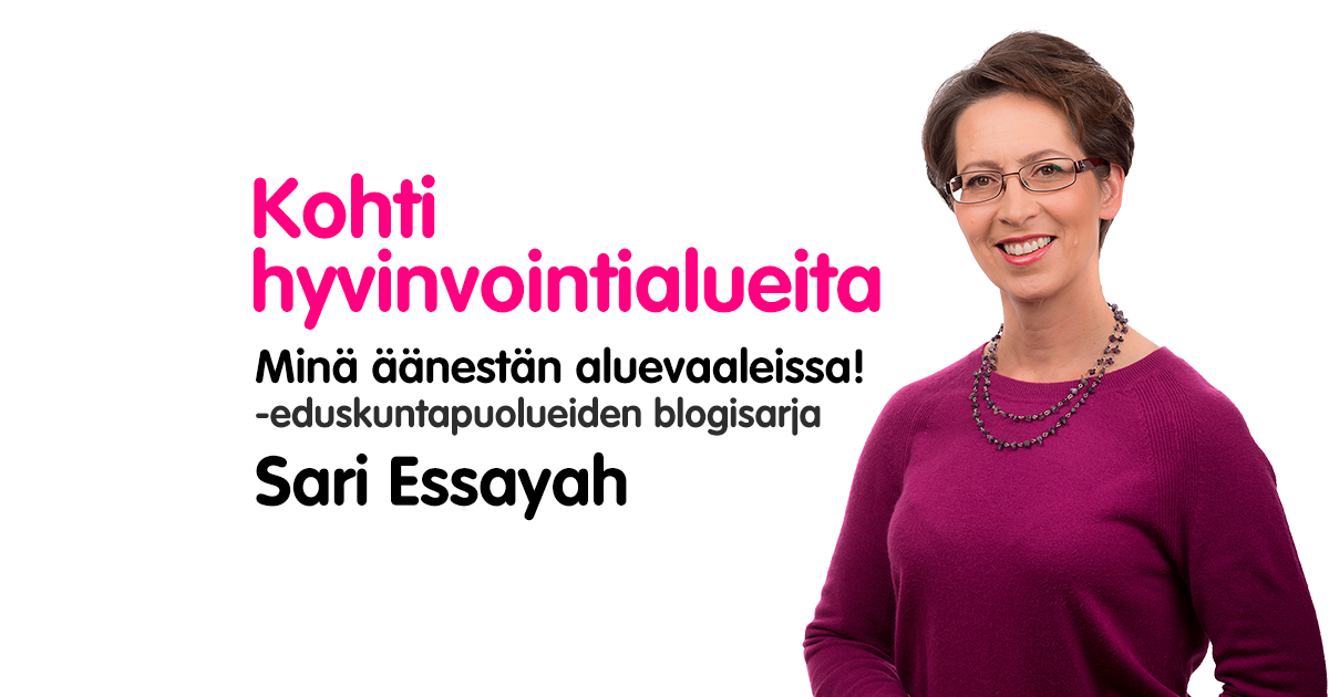 Kuvassa hymyilee Sari Essayah, vieressä lukee Kohti hyvinvointialueita, minä äänestän aluevaaleissa, eduskuntapuolueiden blogisarja.