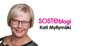 Rintakuvassa hymyilee Kati Myllymäki, vieressä lukee hänen nimensä ja sana SOSTEblogi.