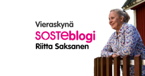 Kasvokuvassa Riitta Saksanen, vieressä lukee hänen nimensä ja sana SOSTEblogi.