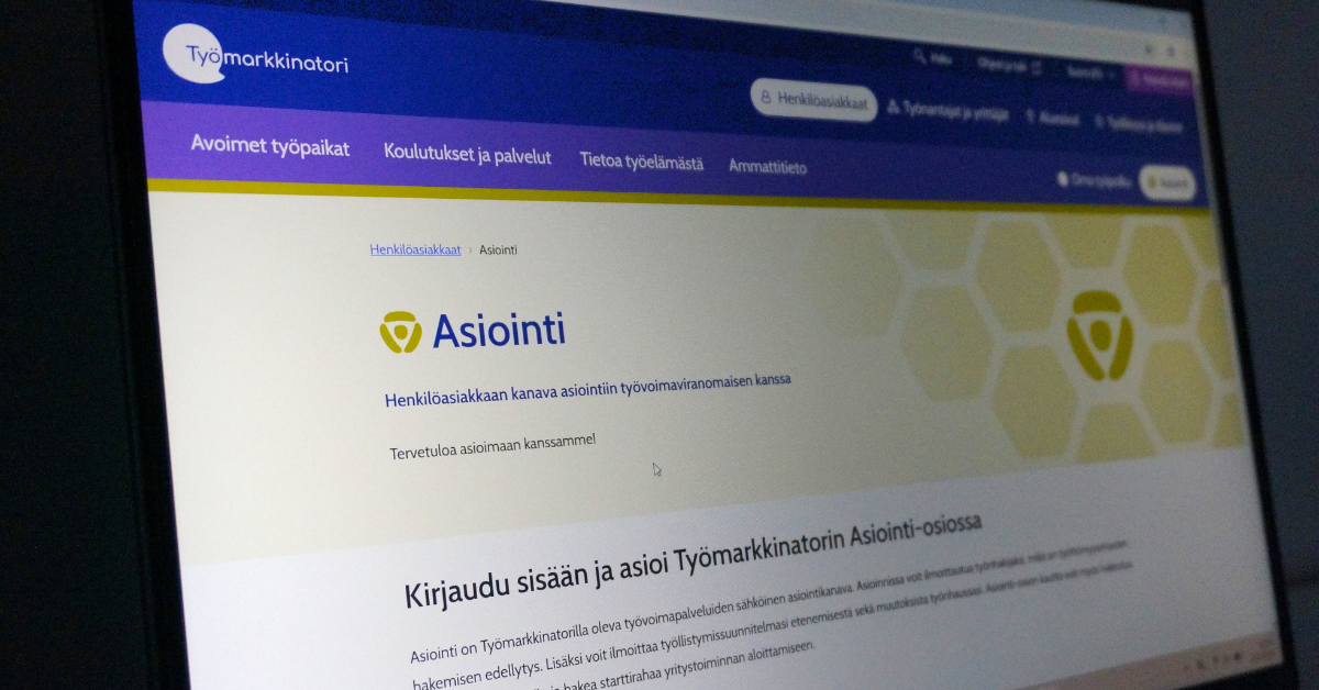 Työmarkkinatorin etusivu läppärin ruudulla.