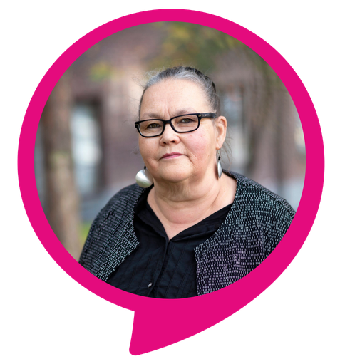 Kirjoittajan kuva, jossa hän katsoo suoraan kameraan.